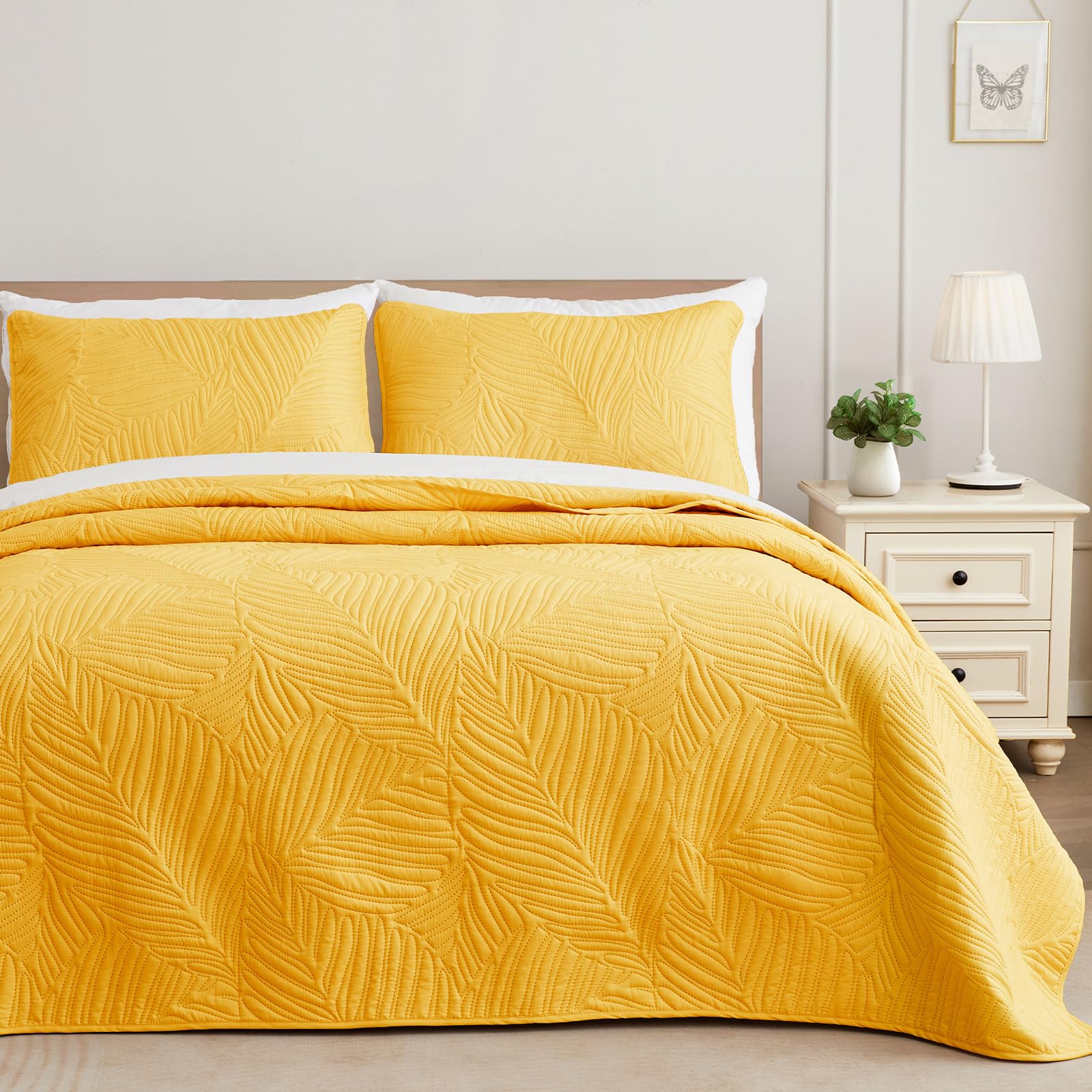 Exclusivo Mezcla California King Quilt Bedding Set, Lightweight Yellow Quilts Cal Oversized King Size For All Seasons, Soft Micr